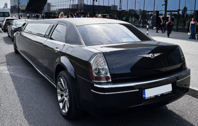 Czarna limuzyna - airport transfer Krakow