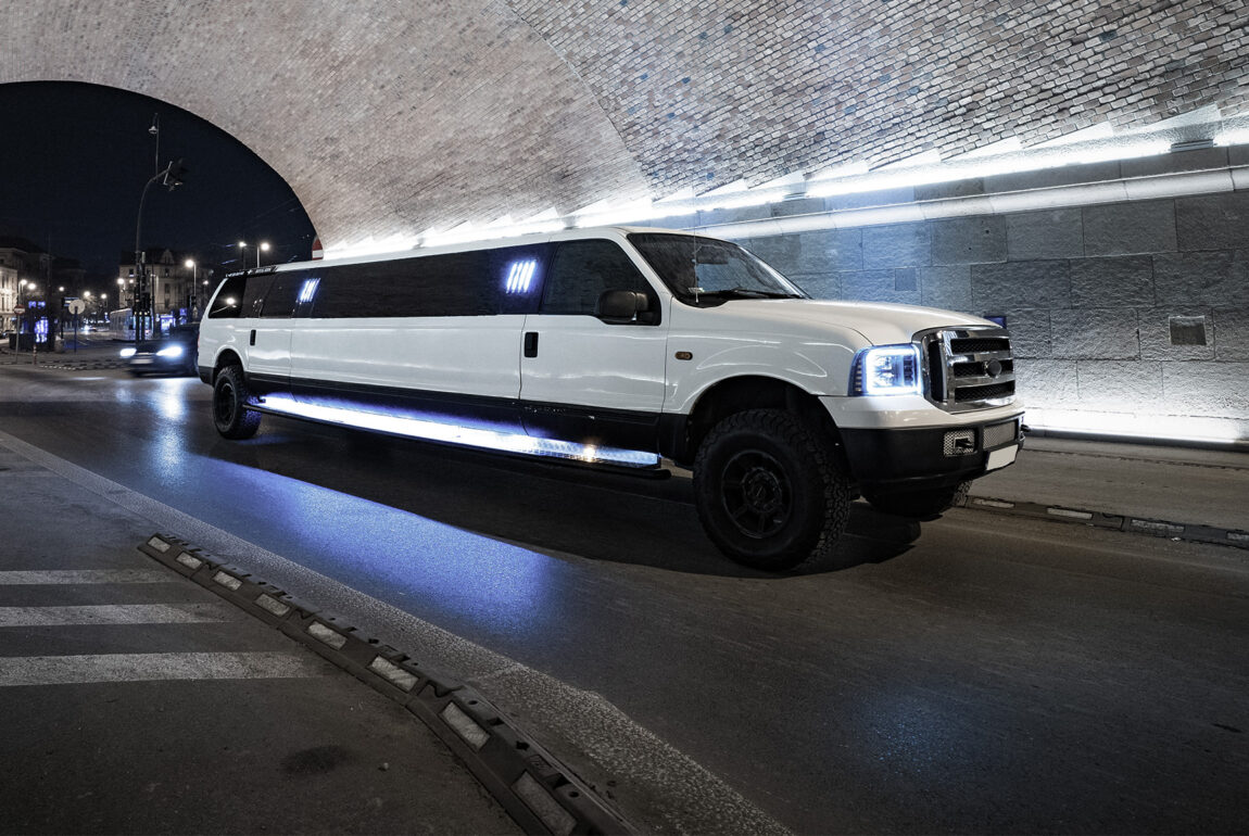 Ford Excursion — wynajem bez ukrytych kosztów